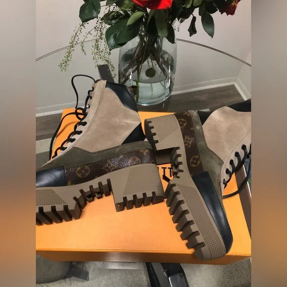 New Authentic Louis Vuitton Desert Boots - Picture 2 of 6